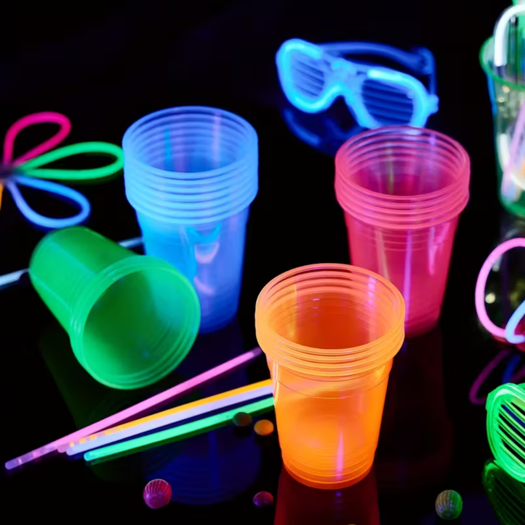 Neon-Leuchtende Plastikbecher