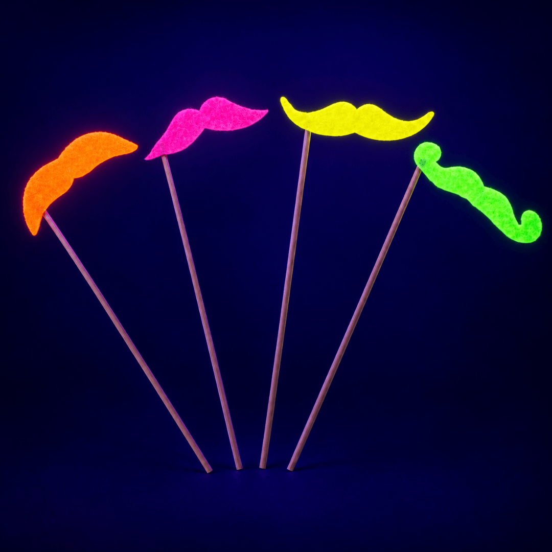 Fluoreszierende Neon Schnurrbärte am Stab 4er-Set - TwentyFourParty