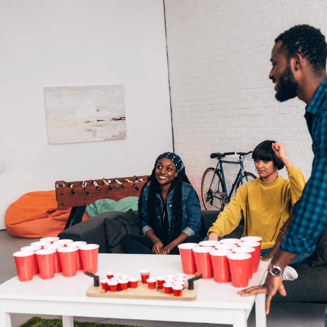 Mini Beer Pong Trinkspiel mit Katapult und 25 Bechern - TwentyFourParty