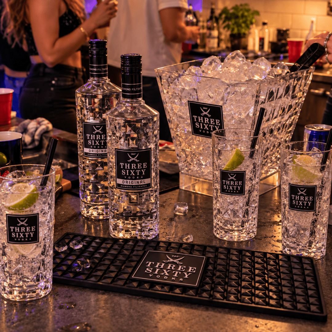 Three Sixty Hausbar Set mit Vodka Gläsern Kühler und Barmatte - TwentyFourParty